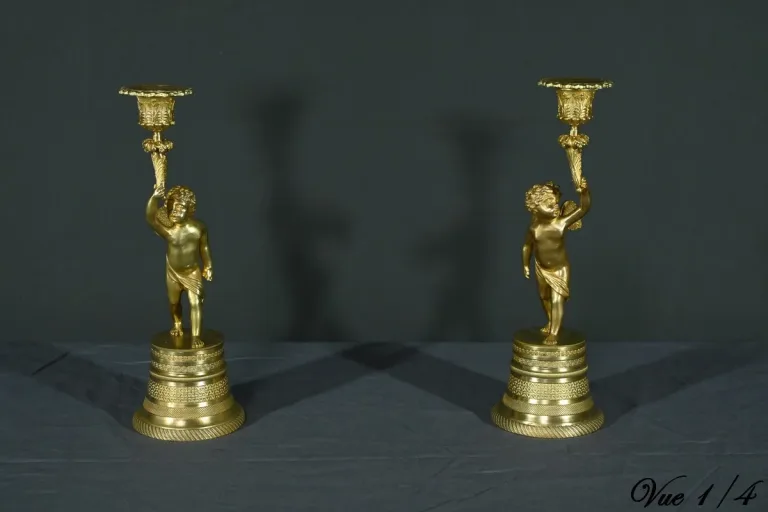 Paire de Bougeoirs en Bronze Doré – Milieu XIXe