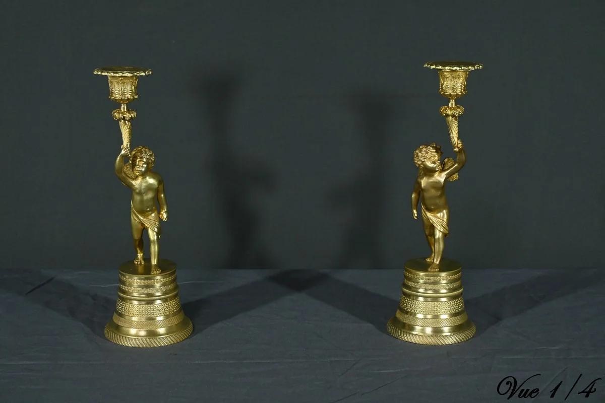 Paire de Bougeoirs en Bronze Doré – Milieu XIXe