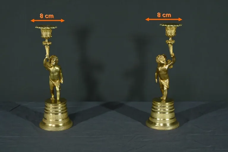 Paire de Bougeoirs en Bronze Doré – Milieu XIXe