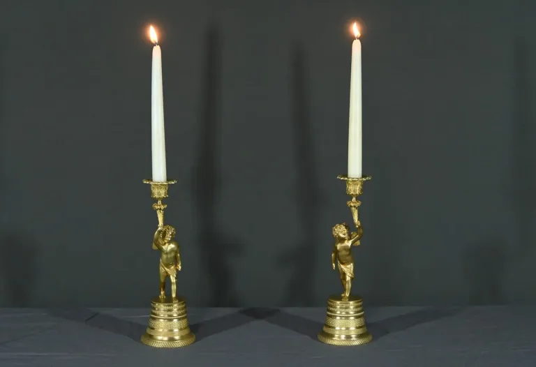 Paire de Bougeoirs en Bronze Doré – Milieu XIXe