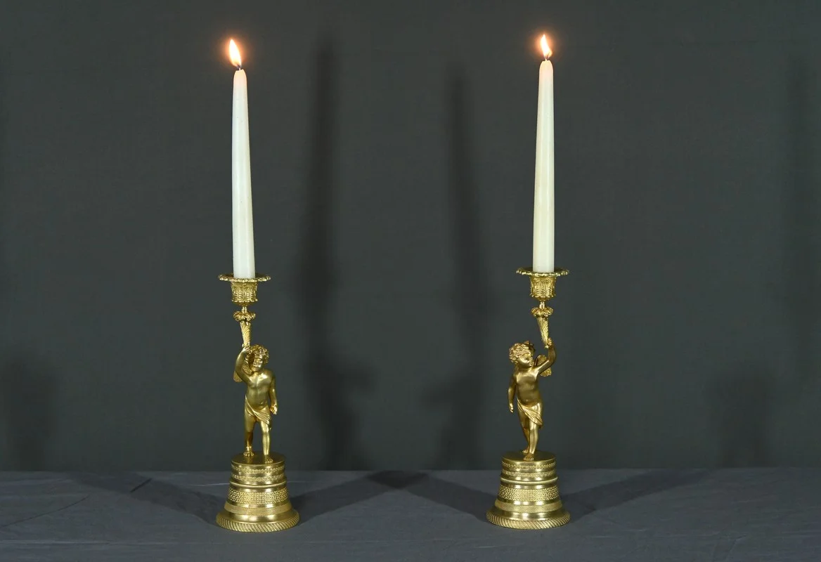 Paire de Bougeoirs en Bronze Doré – Milieu XIXe