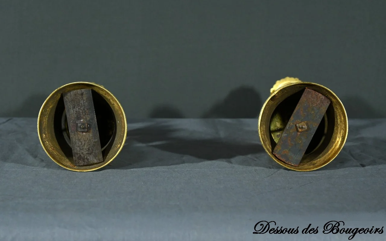 Paire de Bougeoirs en Bronze Doré – Milieu XIXe