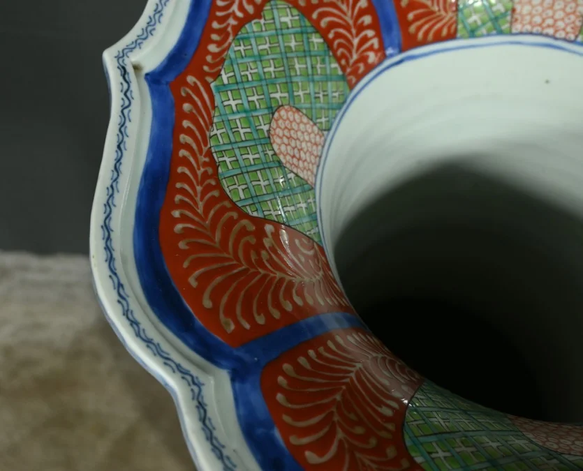 Vase en Porcelaine du Japon, époque Meiji – Fin XIXe