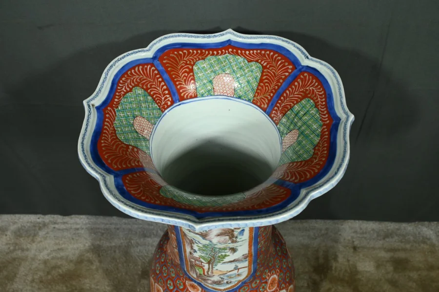 Vase en Porcelaine du Japon, époque Meiji – Fin XIXe
