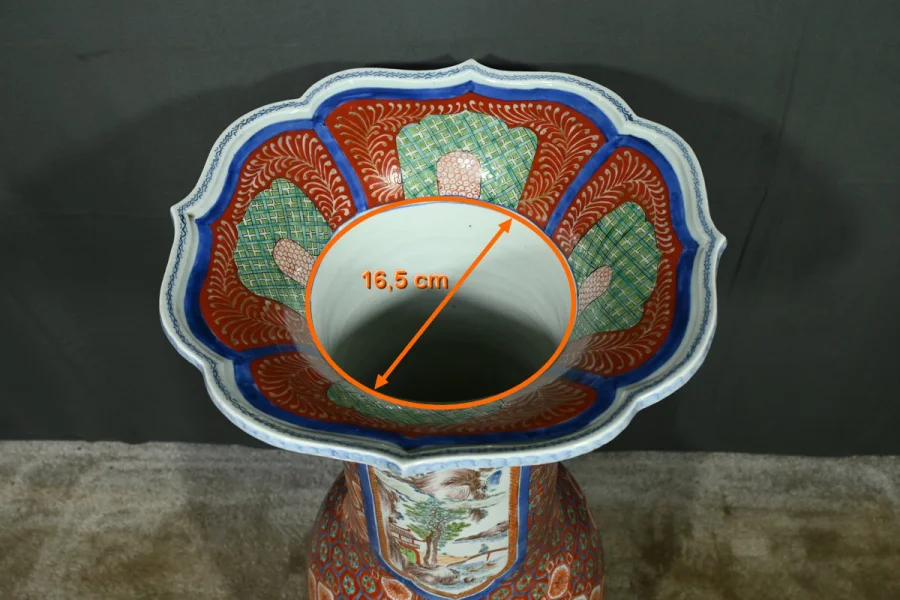 Vase en Porcelaine du Japon, époque Meiji – Fin XIXe