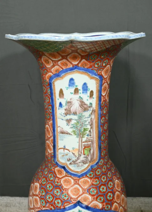Vase en Porcelaine du Japon, époque Meiji – Fin XIXe