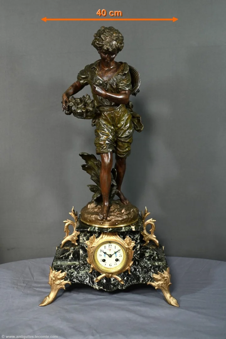 Pendule en Régule et Marbre, titrée “Jardinier”, signée A. Moreau – Fin XIXe