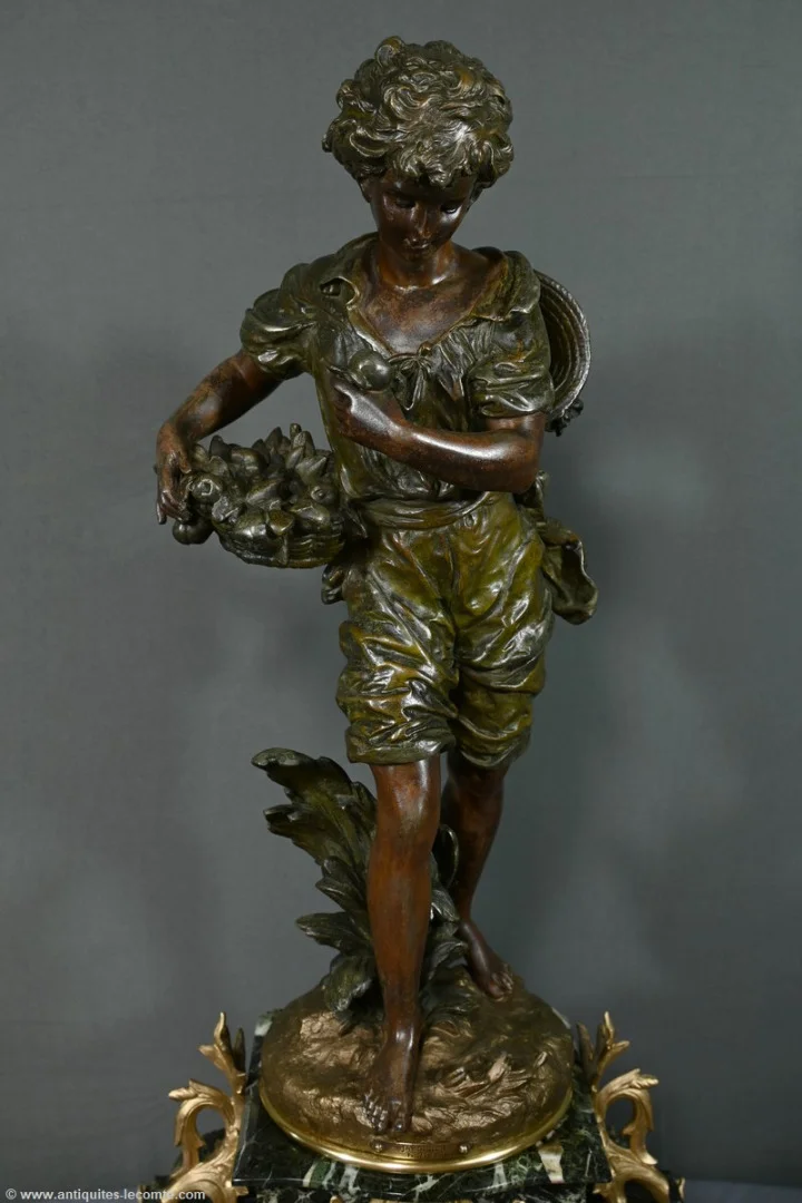Pendule en Régule et Marbre, titrée “Jardinier”, signée A. Moreau – Fin XIXe