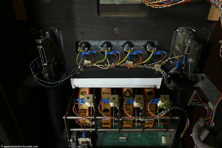 Machine à Sous Jeutel Super Diamant en Stratifié – 1980