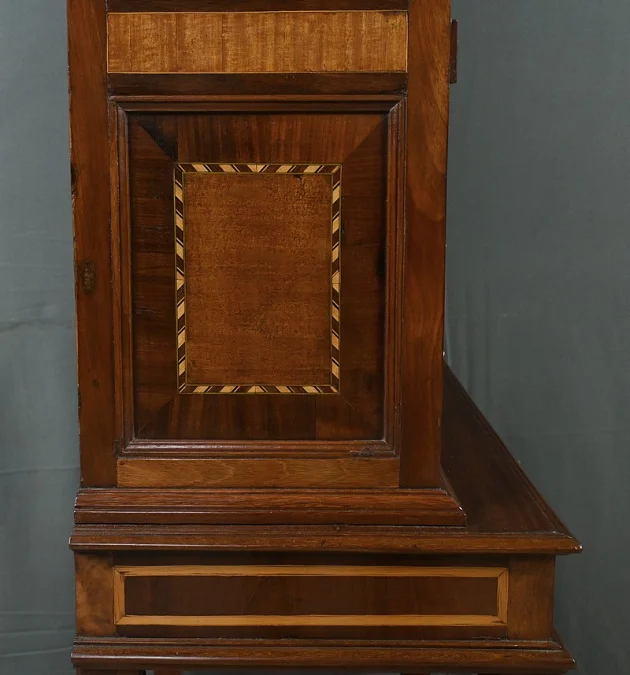 VITRINE IM LOUIS XV-STIL