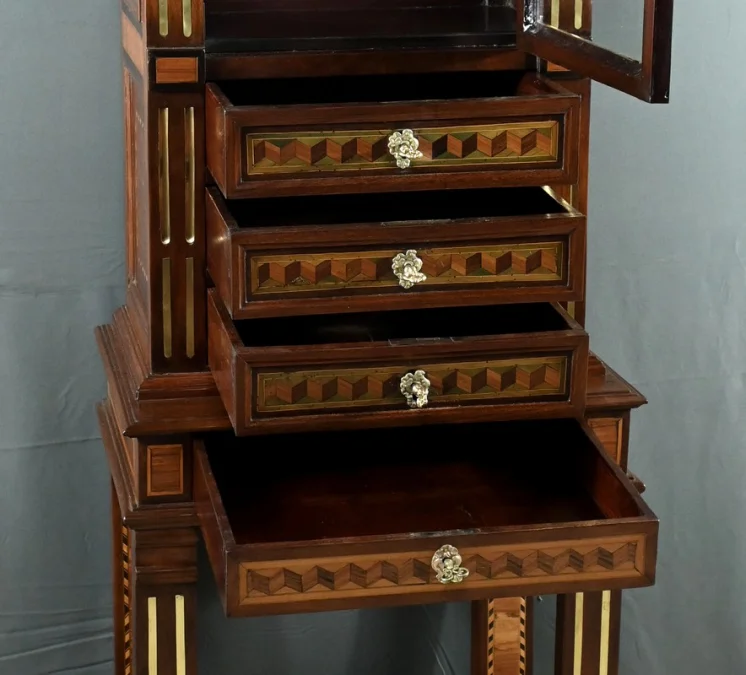 VITRINE IM LOUIS XV-STIL