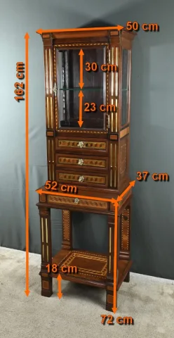 ルイ15世スタイルのディスプレイキャビネット
