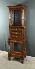 VITRINE IM LOUIS XV-STIL