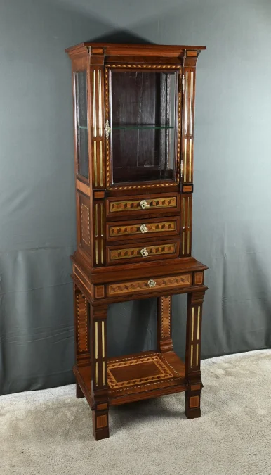 VITRINE IM LOUIS XV-STIL