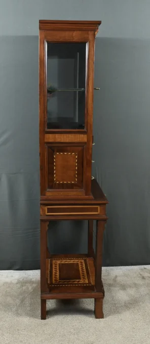 VITRINE IM LOUIS XV-STIL