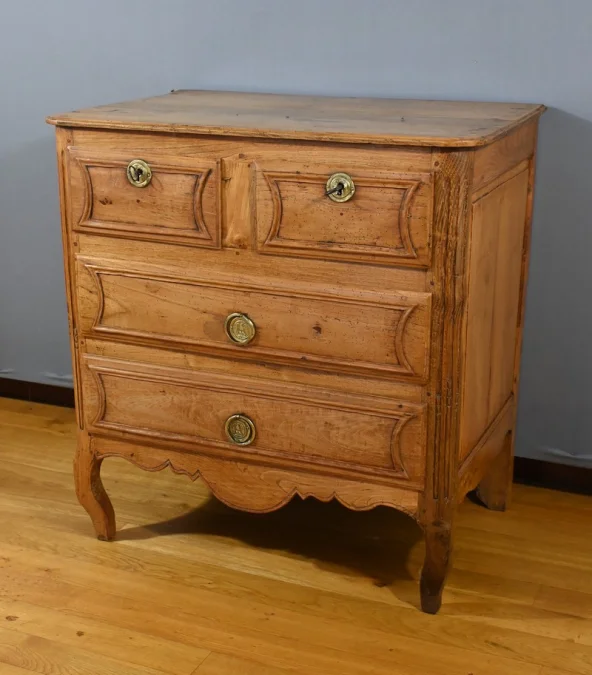 Petite Commode en Frêne, Transition Louis XIV/Louis XV – Fin XVIIIe