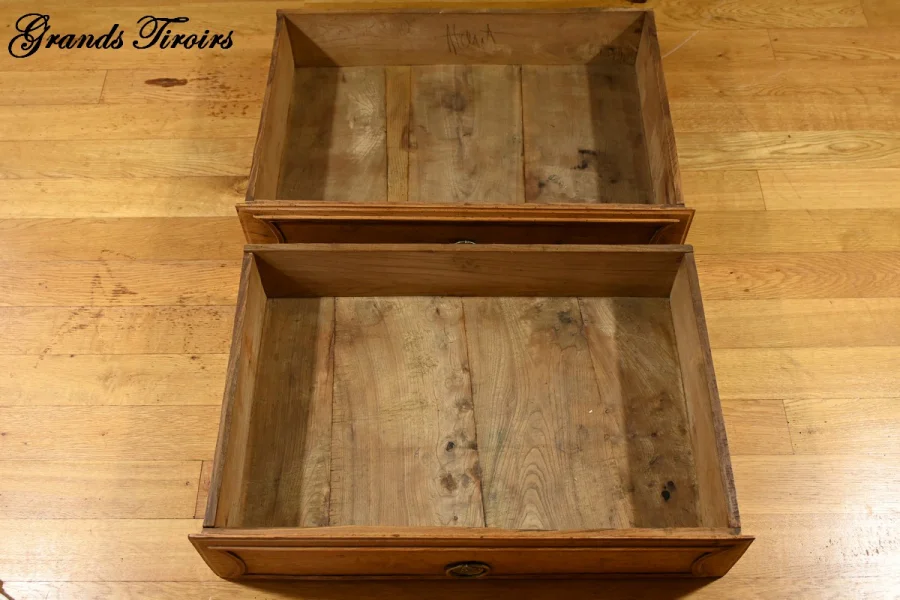 Petite Commode en Frêne, Transition Louis XIV/Louis XV – Fin XVIIIe