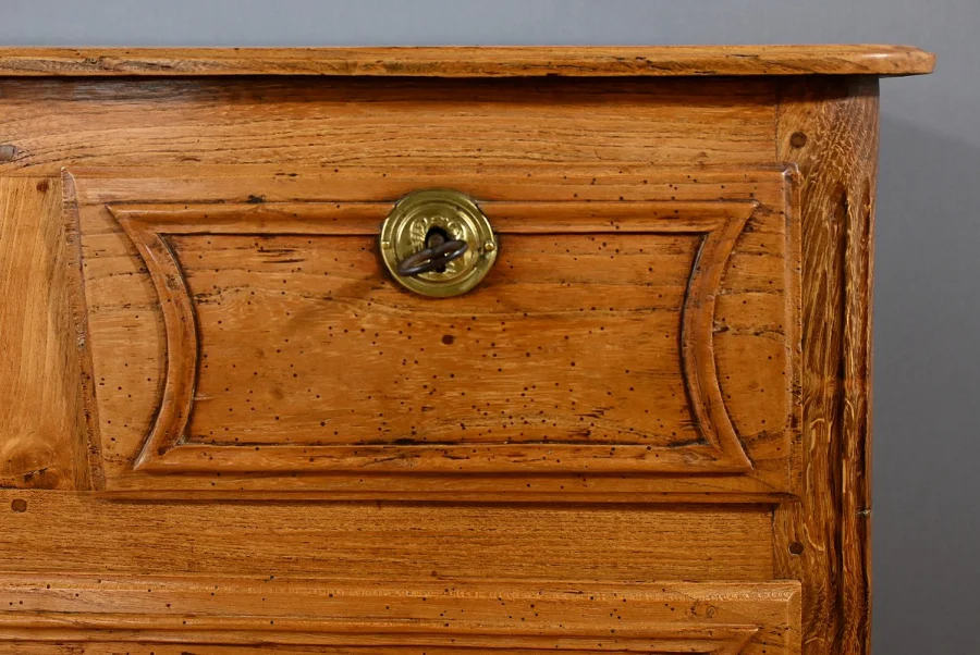 Petite Commode en Frêne, Transition Louis XIV/Louis XV – Fin XVIIIe