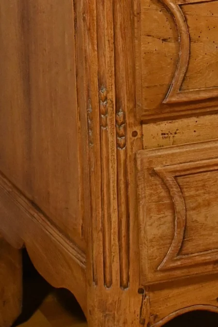 Petite Commode en Frêne, Transition Louis XIV/Louis XV – Fin XVIIIe