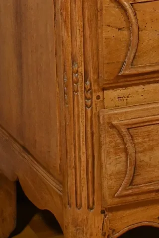 Petite Commode en Frêne, Transition Louis XIV/Louis XV – Fin XVIIIe