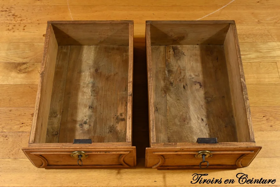Petite Commode en Frêne, Transition Louis XIV/Louis XV – Fin XVIIIe