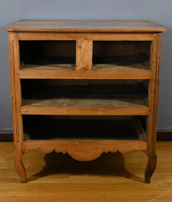 Petite Commode en Frêne, Transition Louis XIV/Louis XV – Fin XVIIIe