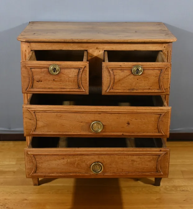 Petite Commode en Frêne, Transition Louis XIV/Louis XV – Fin XVIIIe