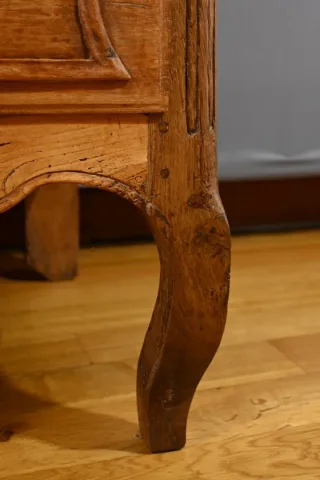 Petite Commode en Frêne, Transition Louis XIV/Louis XV – Fin XVIIIe