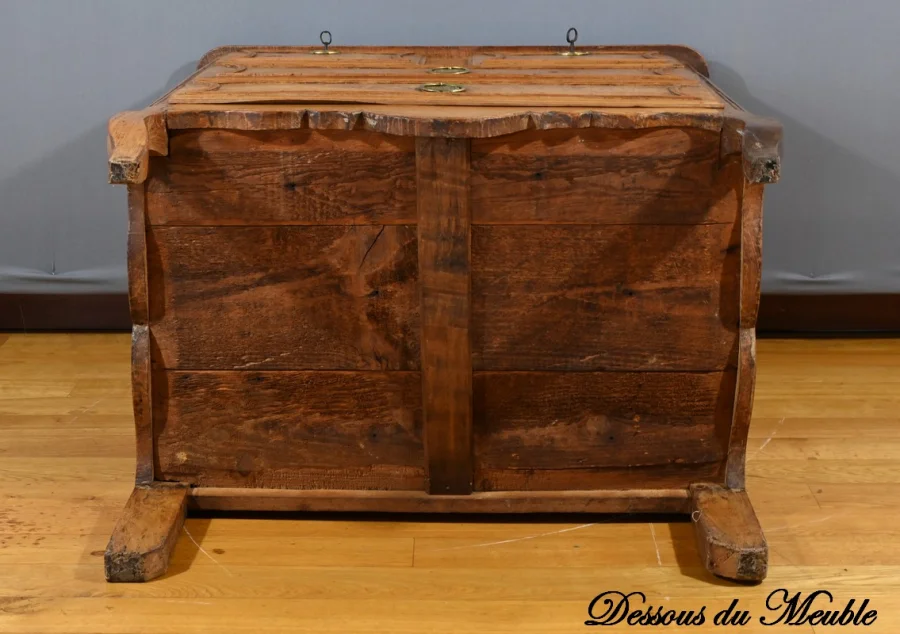 Petite Commode en Frêne, Transition Louis XIV/Louis XV – Fin XVIIIe