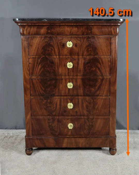 Chiffonnier en ronce d’acajou, époque Restauration – Début XIXe