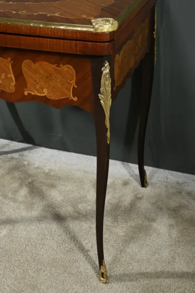 Table de Jeux en Acajou, style Transition Louis XV/Louis XVI – Fin XIXe