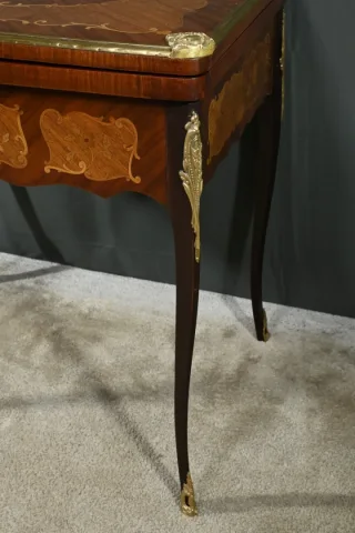 Table de Jeux en Acajou, style Transition Louis XV/Louis XVI – Fin XIXe