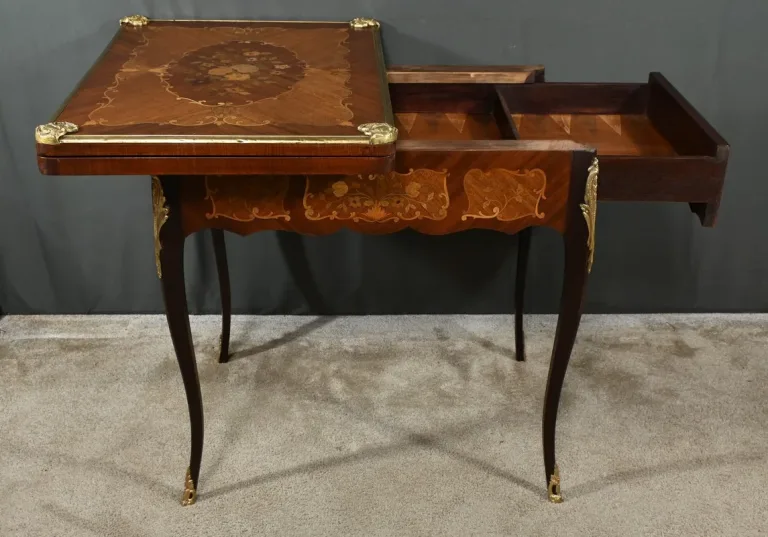 Table de Jeux en Acajou, style Transition Louis XV/Louis XVI – Fin XIXe