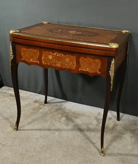 Table de Jeux en Acajou, style Transition Louis XV/Louis XVI – Fin XIXe