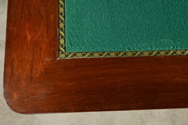 Table de Jeux en Acajou, style Transition Louis XV/Louis XVI – Fin XIXe