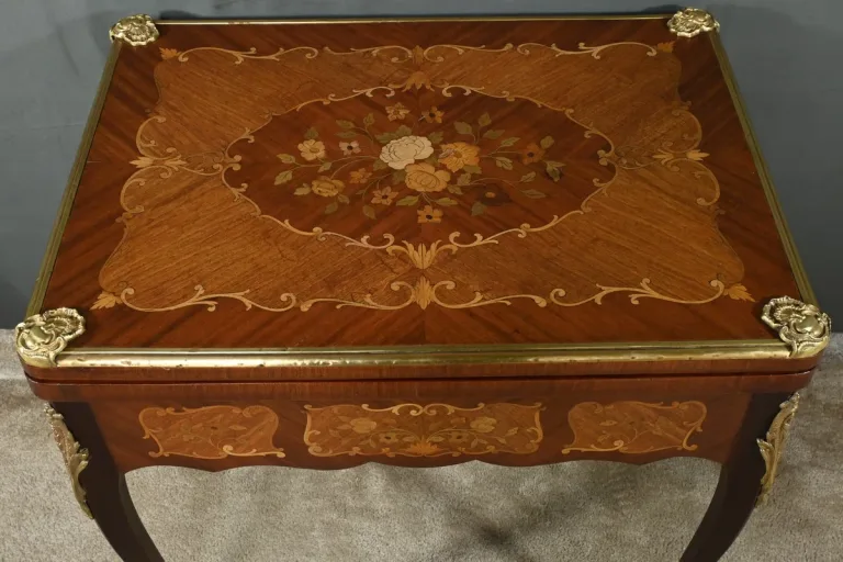 Table de Jeux en Acajou, style Transition Louis XV/Louis XVI – Fin XIXe