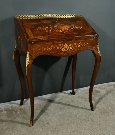 Petit Bureau de Dame en Palissandre, style Louis XV – 2ème Partie XIXe