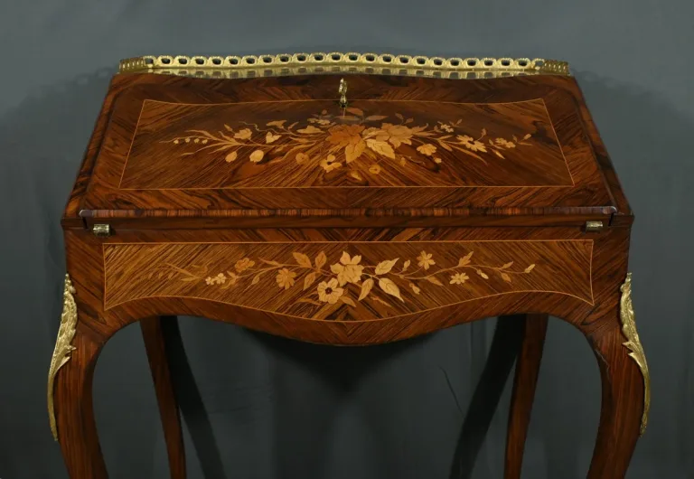 Petit Bureau de Dame en Palissandre, style Louis XV – 2ème Partie XIXe