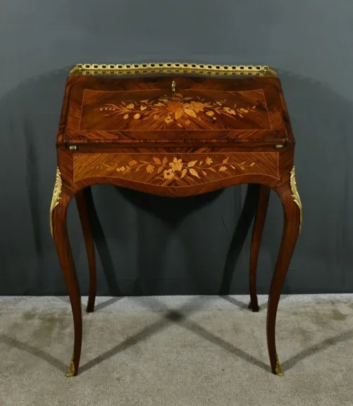 Petit Bureau de Dame en Palissandre, style Louis XV – 2ème Partie XIXe