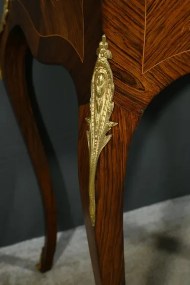 Petit Bureau de Dame en Palissandre, style Louis XV – 2ème Partie XIXe