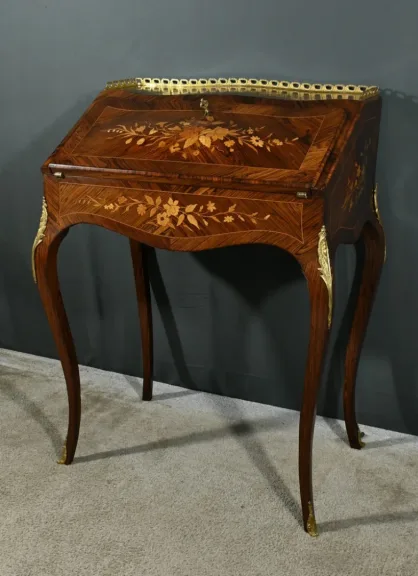 Petit Bureau de Dame en Palissandre, style Louis XV – 2ème Partie XIXe