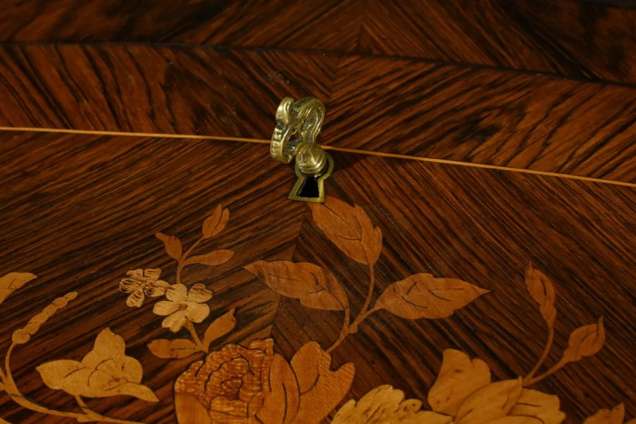 SCHREIBTISCH IM LOUIS XV-STIL