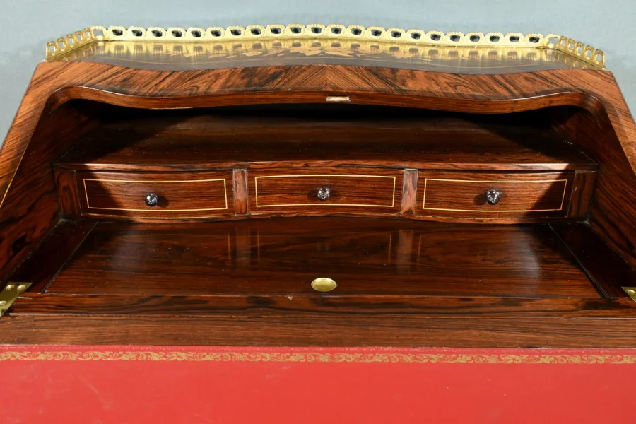 SCHREIBTISCH IM LOUIS XV-STIL
