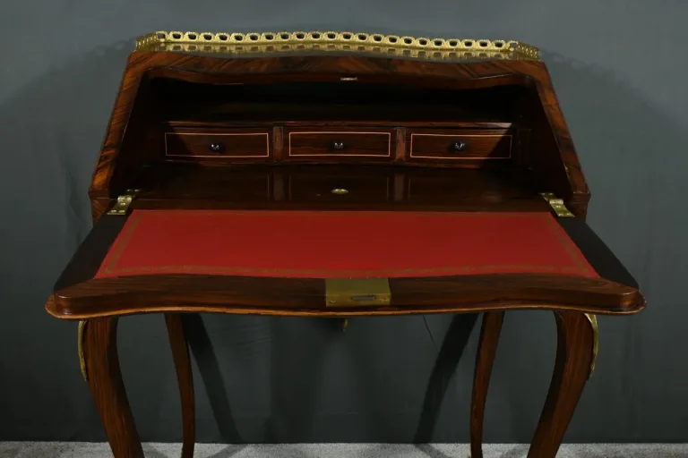 Petit Bureau de Dame en Palissandre, style Louis XV – 2ème Partie XIXe