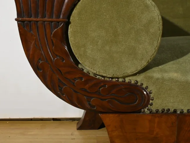 Canapé en Ronce d’Acajou, style Biedermeier – Fin XIXe
