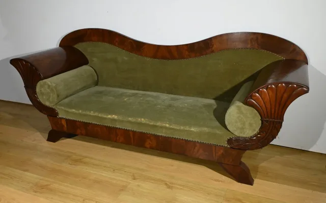 Canapé en Ronce d’Acajou, style Biedermeier – Fin XIXe