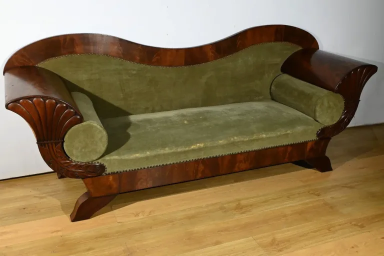 Canapé en Ronce d’Acajou, style Biedermeier – Fin XIXe