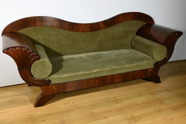 Canapé en Ronce d’Acajou, style Biedermeier – Fin XIXe