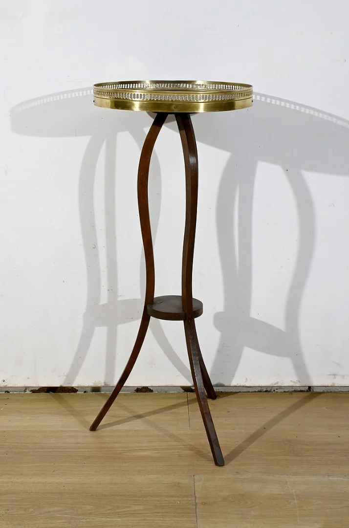 TISCH IM LOUIS XVI-STIL