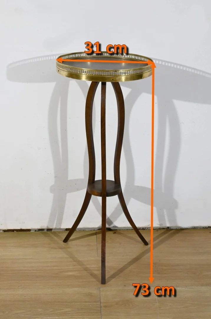 TISCH IM LOUIS XVI-STIL
